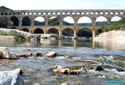 Vers Pont du Gard